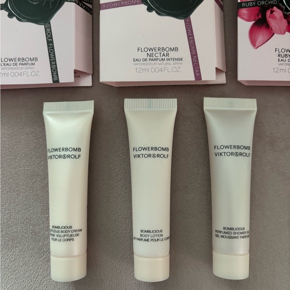 6 Piece Viktor & Rolf Fragrance Sample Set - Picture 2 of 2